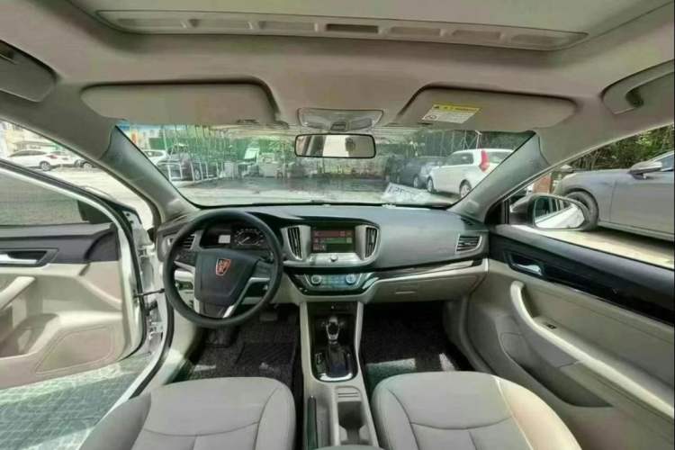 Used Roewe 360 2015 1.5L Automatic Luxury Edition Interior 3