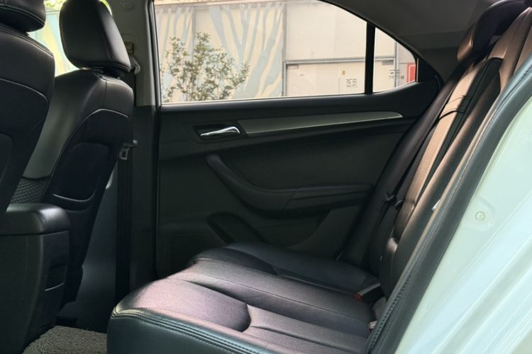 Used Roewe 360 2015 1.5L Manual Luxury Edition Interior 3