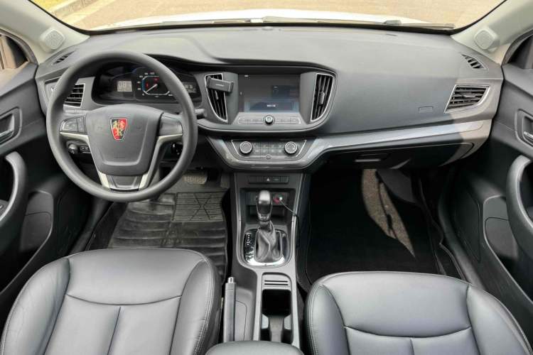 Used Roewe 360 2015 1.5L Automatic Luxury Edition Interior 4
