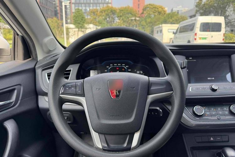 Used Roewe 360 2015 1.5L Automatic Luxury Edition Interior 5