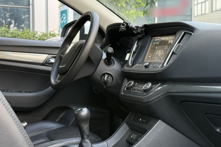 Used Roewe 360 2015 1.5L Manual Luxury Edition Interior 5