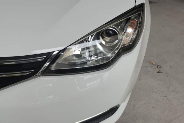 Used Roewe 360 2015 1.5L Automatic Luxury Edition Left Front Headlight
