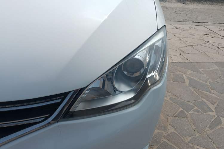 Used Roewe 360 2015 1.5L Automatic Luxury Edition Left Front Headlight