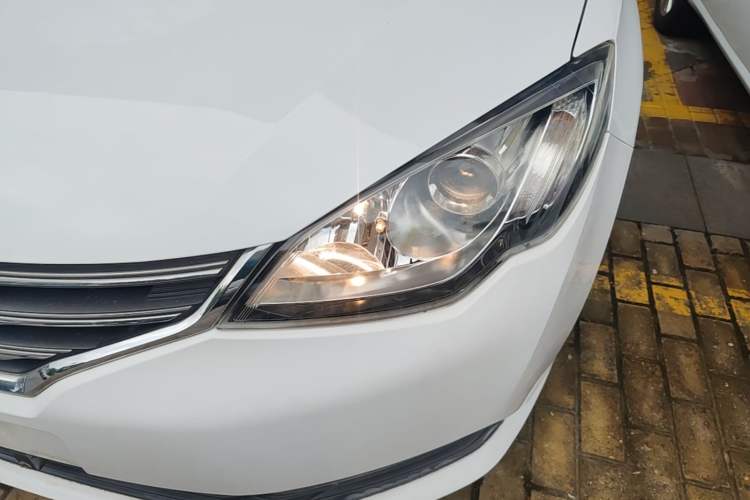 Used Roewe 360 2015 1.5L Automatic Luxury Edition Left Front Headlight