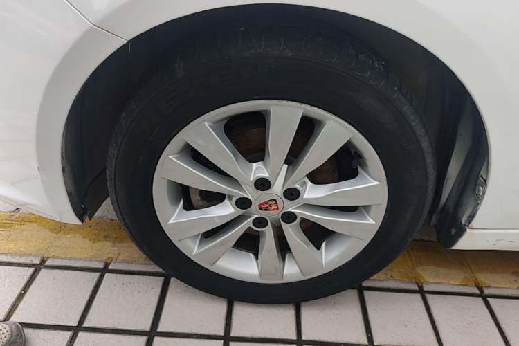 Used Roewe 360 2015 1.5L Automatic Luxury Edition Left Front Wheel Hub