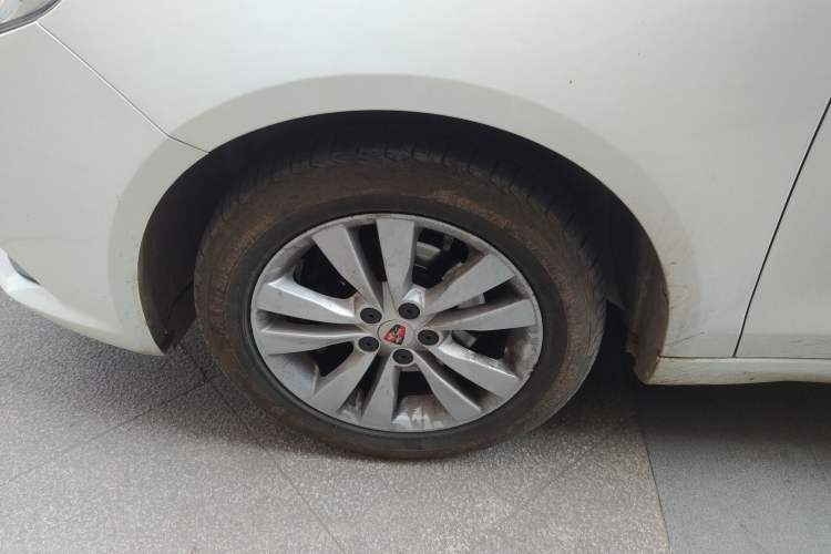 Used Roewe 360 2015 1.5L Automatic Luxury Edition Left Front Wheel Hub