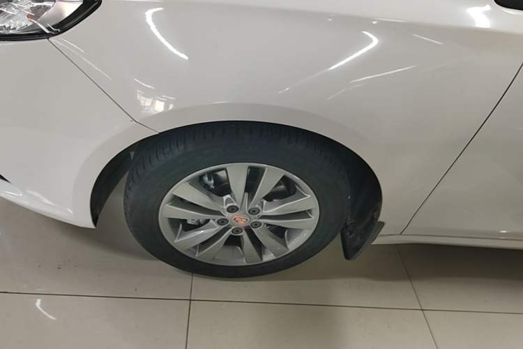Used Roewe 360 2015 20T TST Deluxe Edition Left Front Wheel Hub