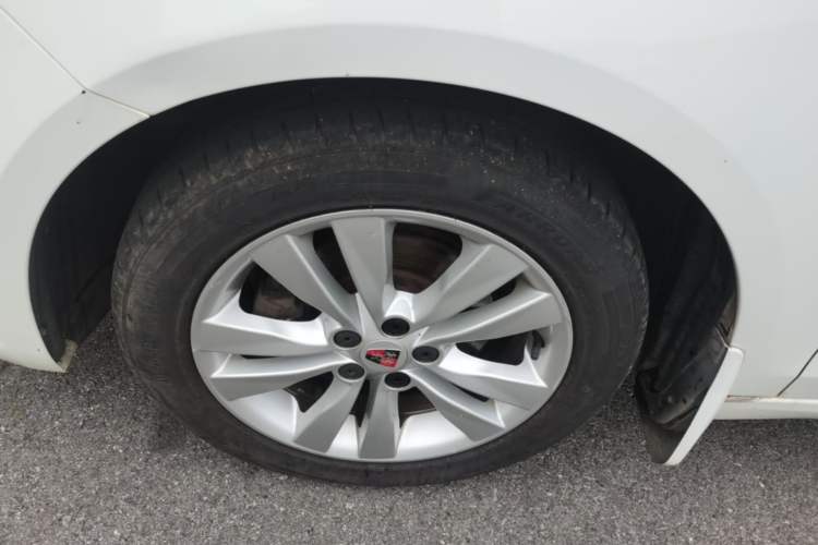 Used Roewe 360 2015 1.5L Automatic Luxury Edition Left Front Wheel Hub