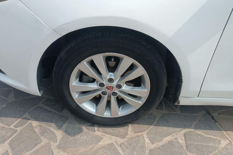 Used Roewe 360 2015 1.5L Automatic Luxury Edition Left Front Wheel Hub