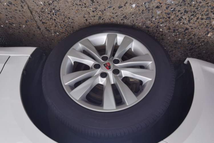 Used Roewe 360 2015 1.5L Automatic Elite Edition Left Front Wheel Hub