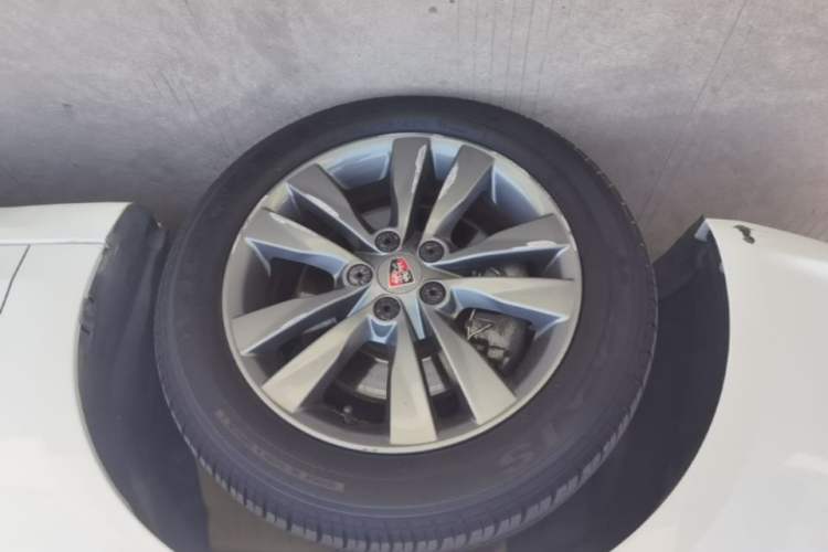 Used Roewe 360 2015 20T TST Deluxe Edition Left Front Wheel Hub
