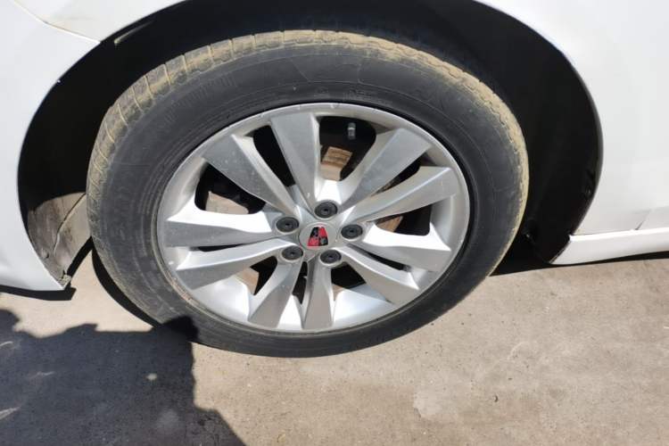 Used Roewe 360 2015 1.5L Manual Luxury Edition Left Front Wheel Hub