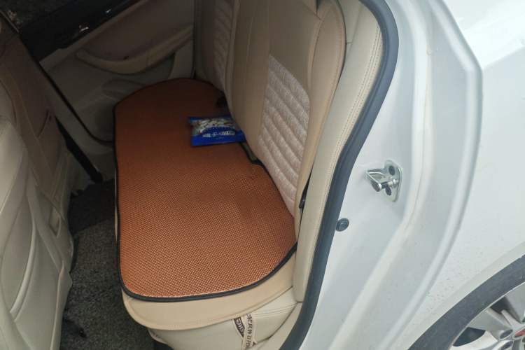 Used Roewe 360 2015 1.5L Automatic Luxury Edition Left Rear Seat