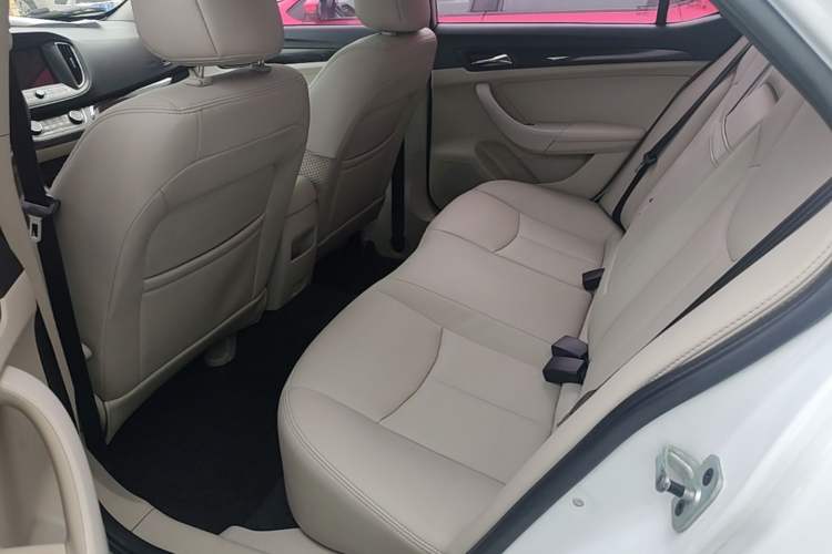 Used Roewe 360 2015 1.5L Automatic Luxury Edition Left Rear Seat