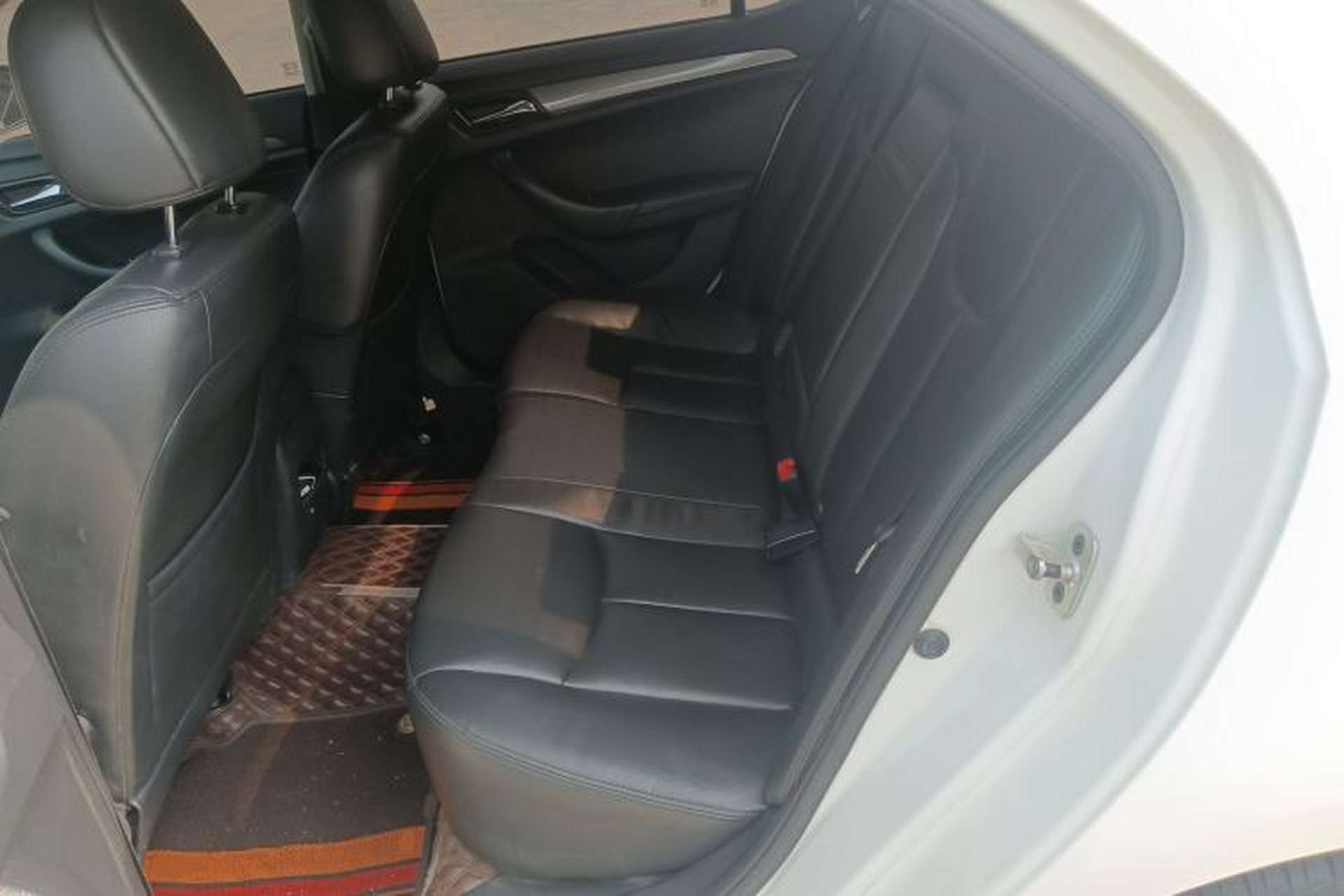 Used Roewe 360 2015 1.5L Automatic Luxury Edition Left Rear Seat