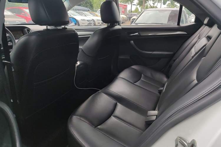 Used Roewe 360 2015 1.5L Automatic Luxury Edition Left Rear Seat