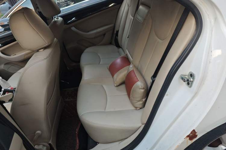 Used Roewe 360 2015 1.5L Automatic Luxury Edition Left Rear Seat