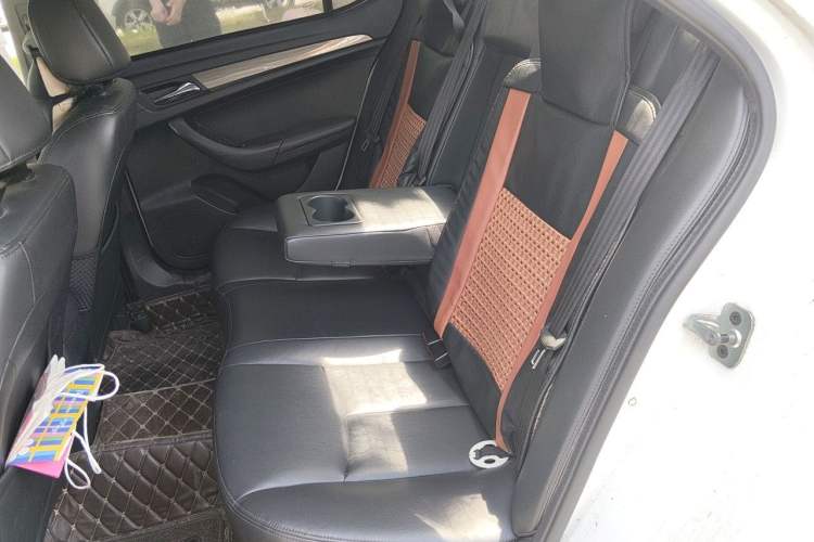 Used Roewe 360 2015 1.5L Automatic Luxury Edition Left Rear Seat