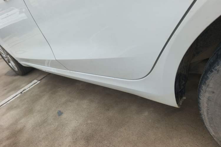Used Roewe 360 2015 1.5L Manual Luxury Edition Left Side Sill