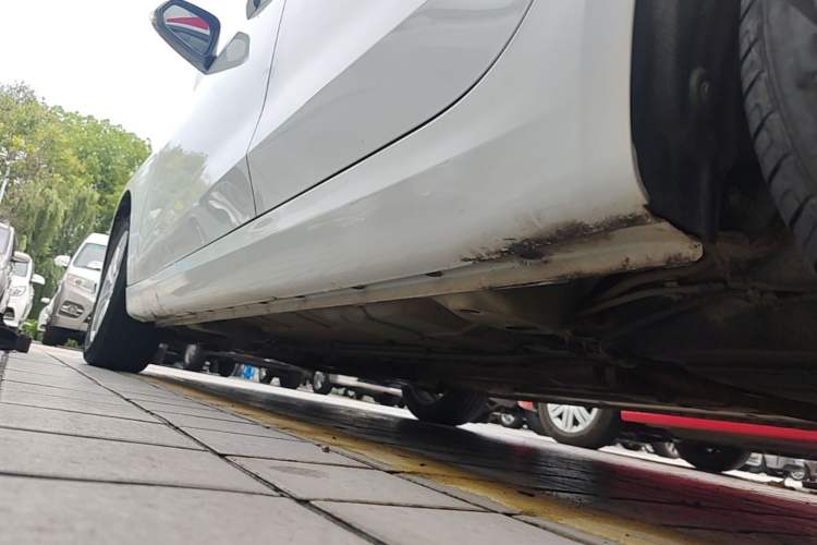Used Roewe 360 2015 1.5L Automatic Luxury Edition Left Side Sill