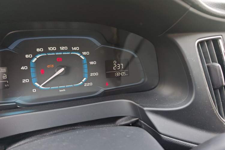 Used Roewe 360 2015 1.5L Manual Luxury Edition Odometer Close Up