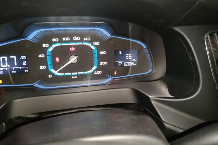Used Roewe 360 2015 1.5L Automatic Luxury Edition Odometer Close Up