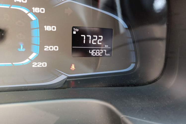 Used Roewe 360 2015 1.5L Manual Luxury Edition Odometer Close Up
