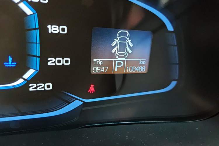 Used Roewe 360 2015 20T TST Deluxe Edition Odometer Close Up
