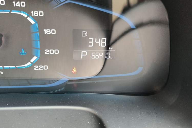Used Roewe 360 2015 1.5L Automatic Luxury Edition Odometer Close Up