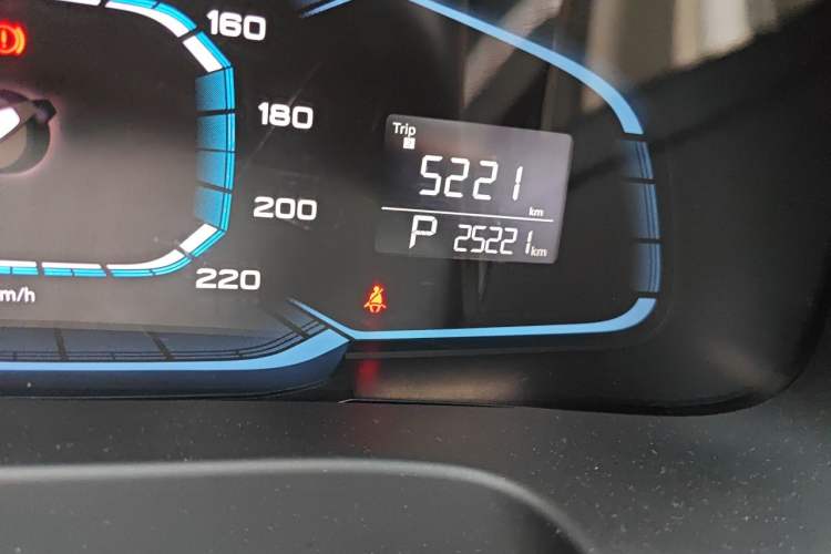 Used Roewe 360 2015 1.5L Automatic Luxury Edition Odometer Close Up