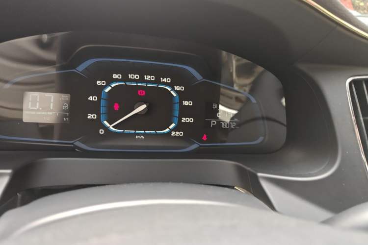 Used Roewe 360 2015 1.5L Automatic Luxury Edition Odometer Close Up