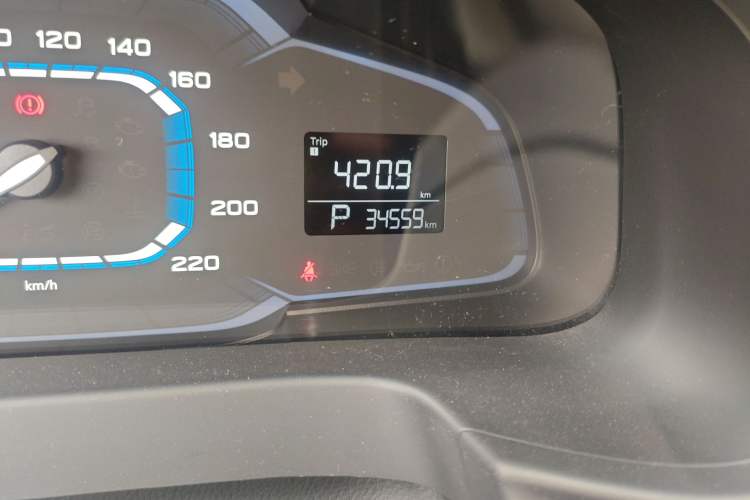 Used Roewe 360 2015 1.5L Automatic Luxury Edition Odometer Close Up