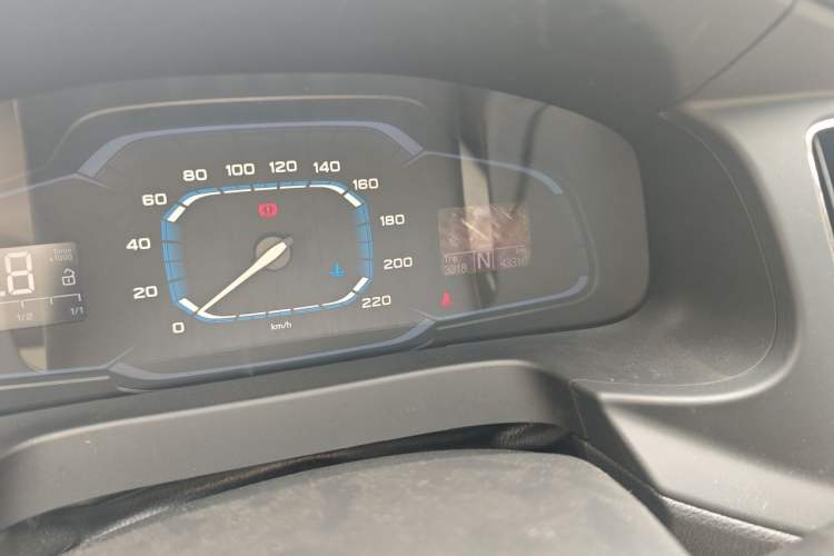 Used Roewe 360 2015 20T TST Deluxe Edition Odometer Close Up