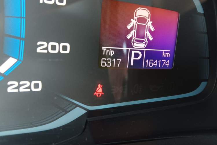 Used Roewe 360 2015 20T TST Deluxe Edition Odometer Close Up