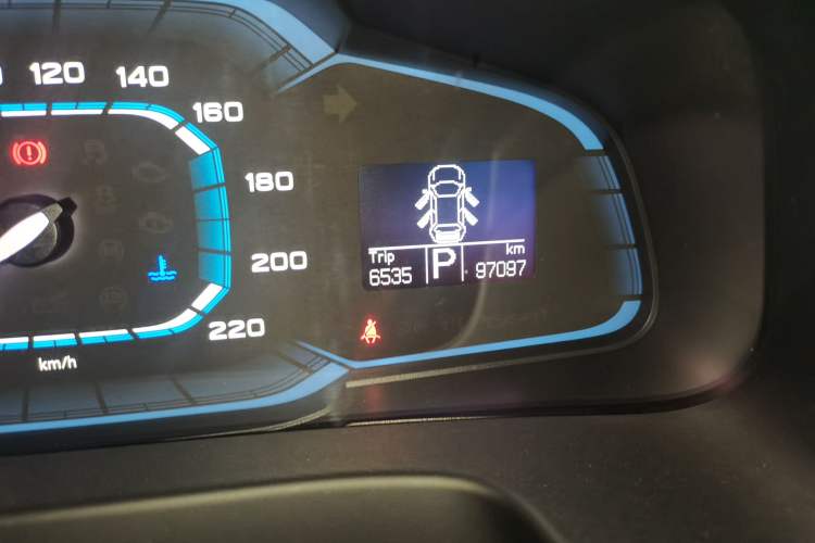 Used Roewe 360 2015 20T TST Deluxe Edition Odometer Close Up