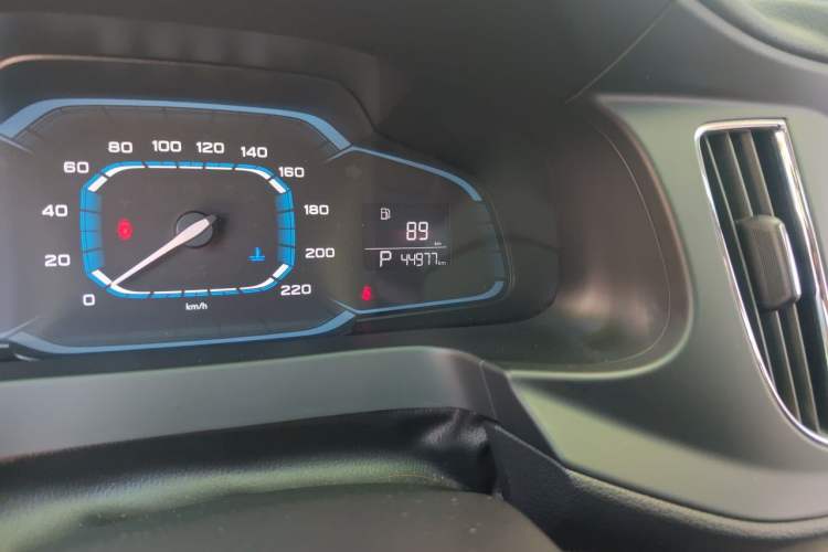 Used Roewe 360 2015 1.5L Automatic Luxury Edition Odometer Close Up