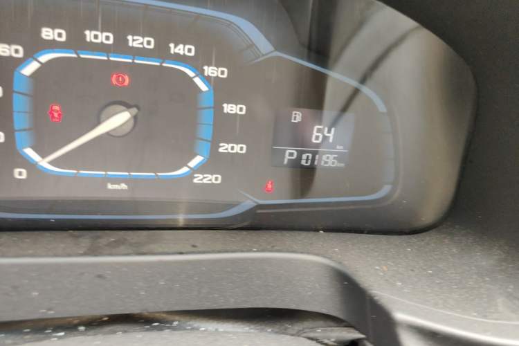 Used Roewe 360 2015 1.5L Automatic Luxury Edition Odometer Close Up