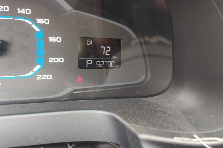 Used Roewe 360 2015 1.5L Automatic Luxury Edition Odometer Close Up