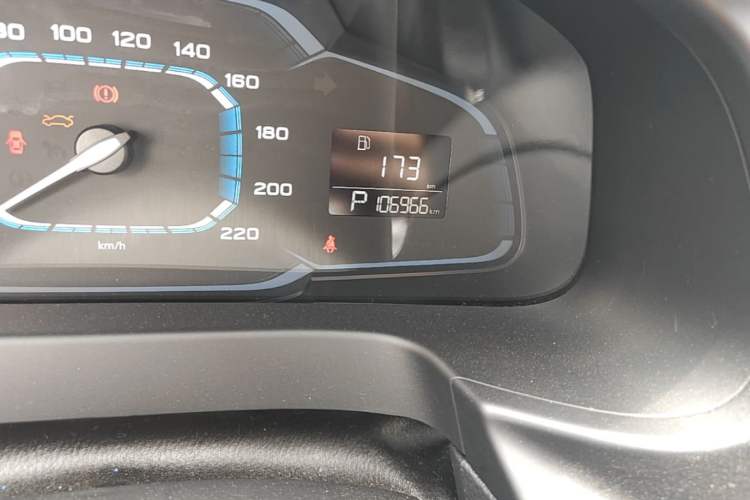 Used Roewe 360 2015 1.5L Automatic Luxury Edition Odometer Close Up
