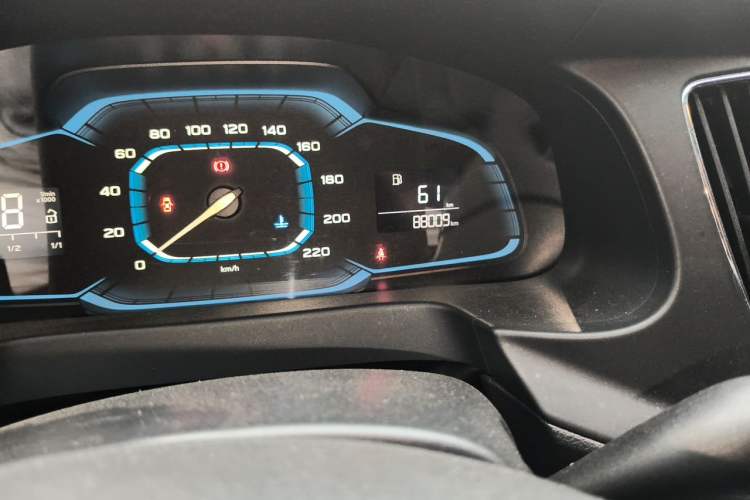 Used Roewe 360 2015 1.5L Manual Luxury Edition Odometer Close Up