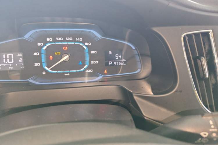 Used Roewe 360 2015 1.5L Automatic Luxury Edition Odometer Close Up