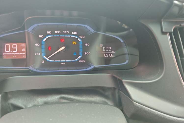 Used Roewe 360 2015 1.5L Manual Luxury Edition Odometer Close Up