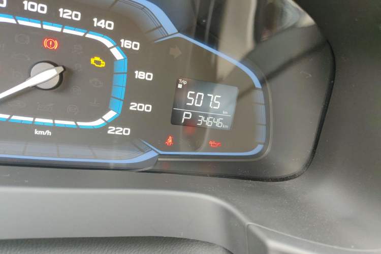 Used Roewe 360 2015 1.5L Automatic Luxury Edition Odometer Close Up