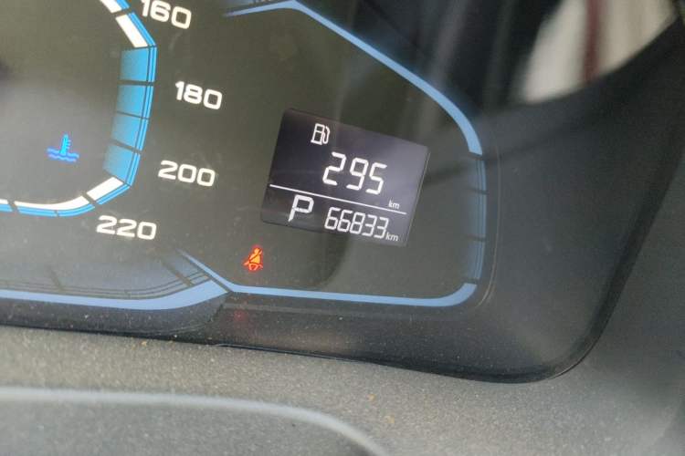 Used Roewe 360 2015 1.5L Automatic Luxury Edition Odometer Close Up