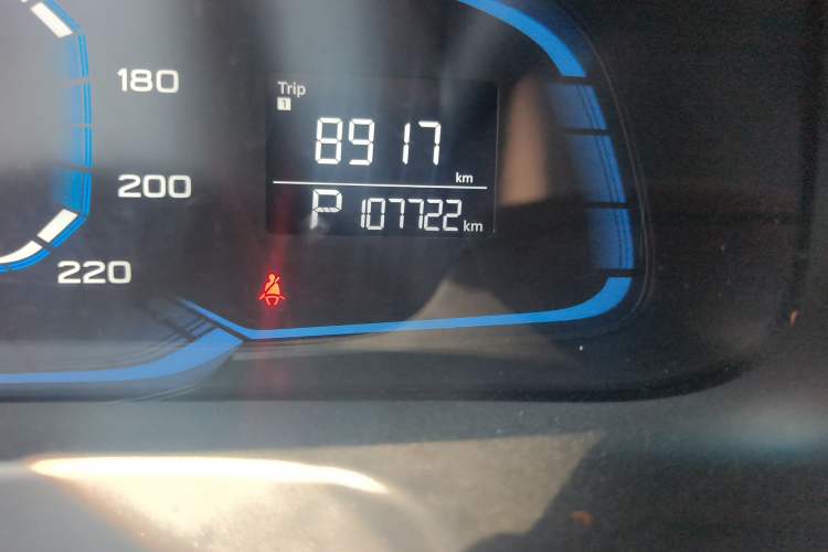 Used Roewe 360 2015 1.5L Automatic Luxury Edition Odometer Close Up