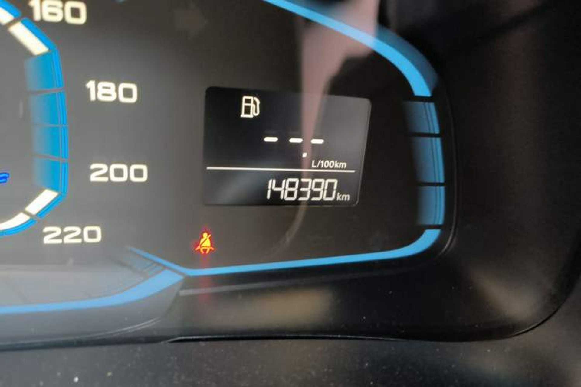 Used Roewe 360 2015 1.5L Manual Luxury Edition Odometer Close Up