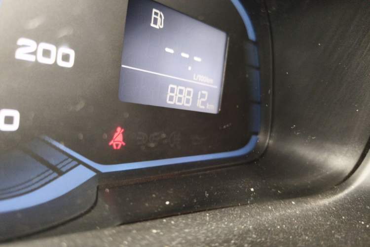 Used Roewe 360 2015 1.5L Manual Luxury Edition Odometer Close Up