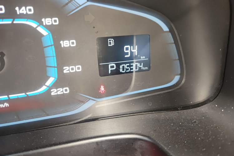 Used Roewe 360 2015 1.5L Automatic Luxury Edition Odometer Close Up