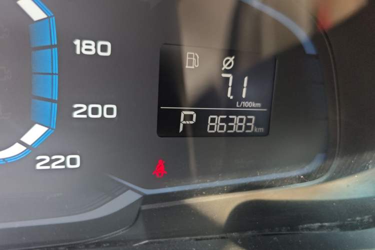 Used Roewe 360 2015 1.5L Automatic Luxury Edition Odometer Close Up