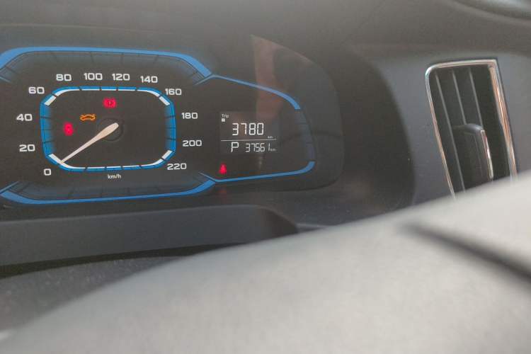 Used Roewe 360 2015 1.5L Automatic Luxury Edition Odometer Close Up